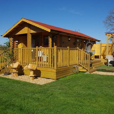 Balmoral Studio Lodge เอลส์เมียร์ ภายนอก รูปภาพ