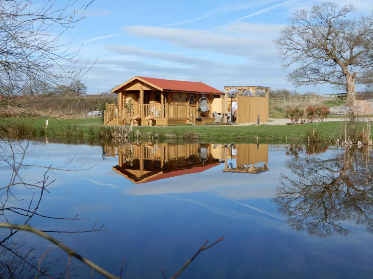 Balmoral Studio Lodge เอลส์เมียร์ ภายนอก รูปภาพ